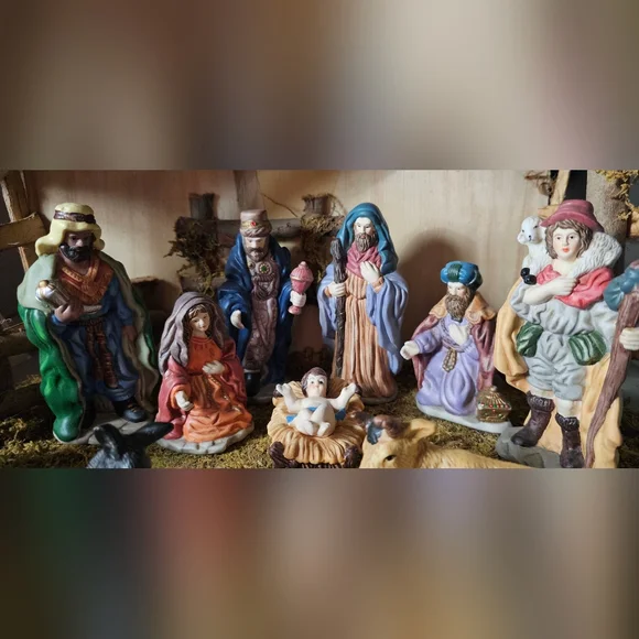 Vtg 11 PIECE PORCELAIN NATIVITY SET DECEMBER HOME - Picture 2 of 6